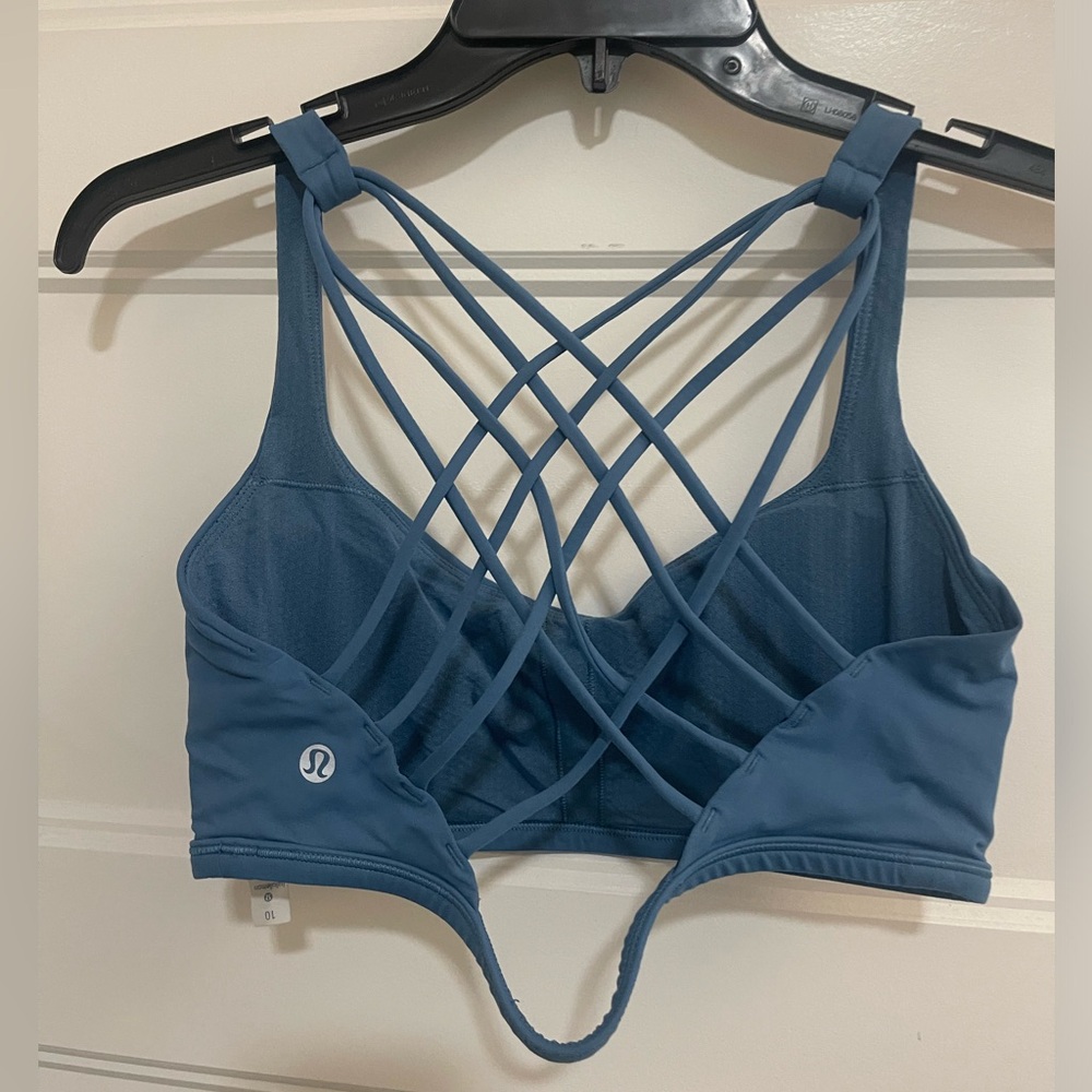 Lululemon Free to Be bra